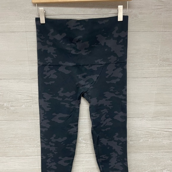 | SPANX | Look at Me Now Seamless Leggings. - Picture 7 of 16